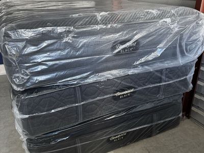 Beautyrest black Queen mattresses read description