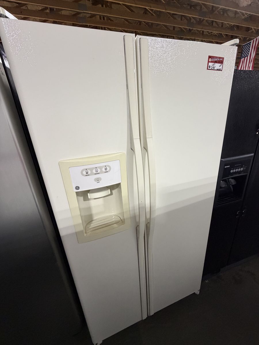 GOOD CONDITION GE SIDE BY SIDE FRIDGE - HURRY!