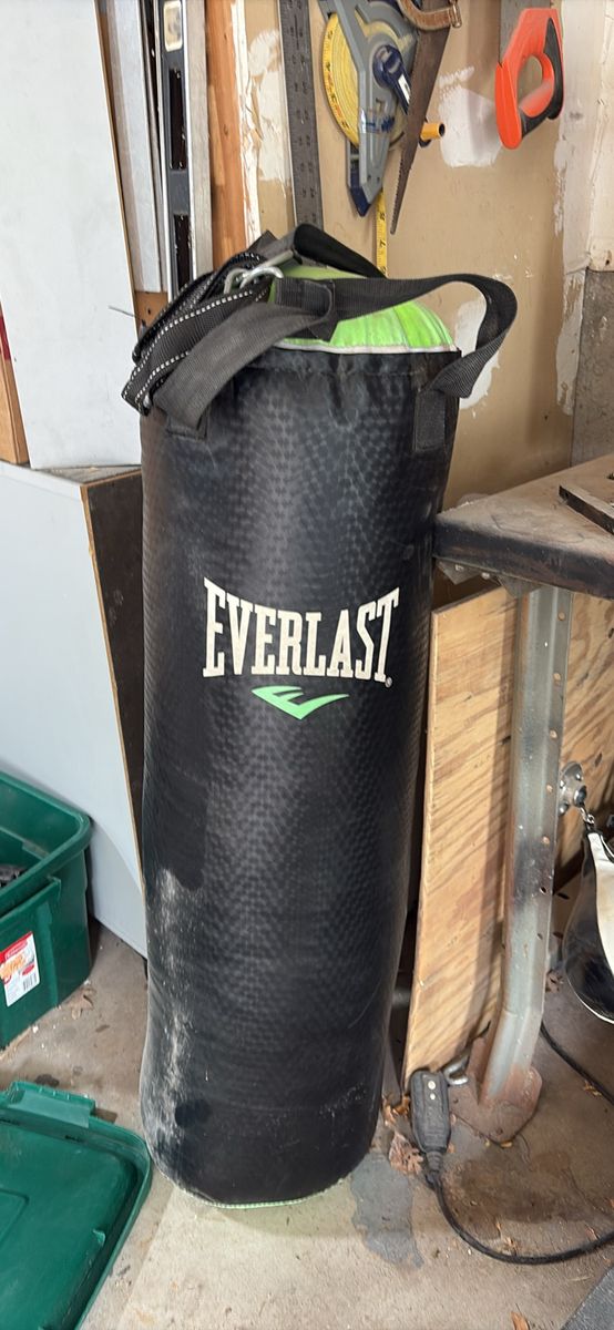 Everlast Everstrike Heavy Bag Training Punching Bag - Used Condition