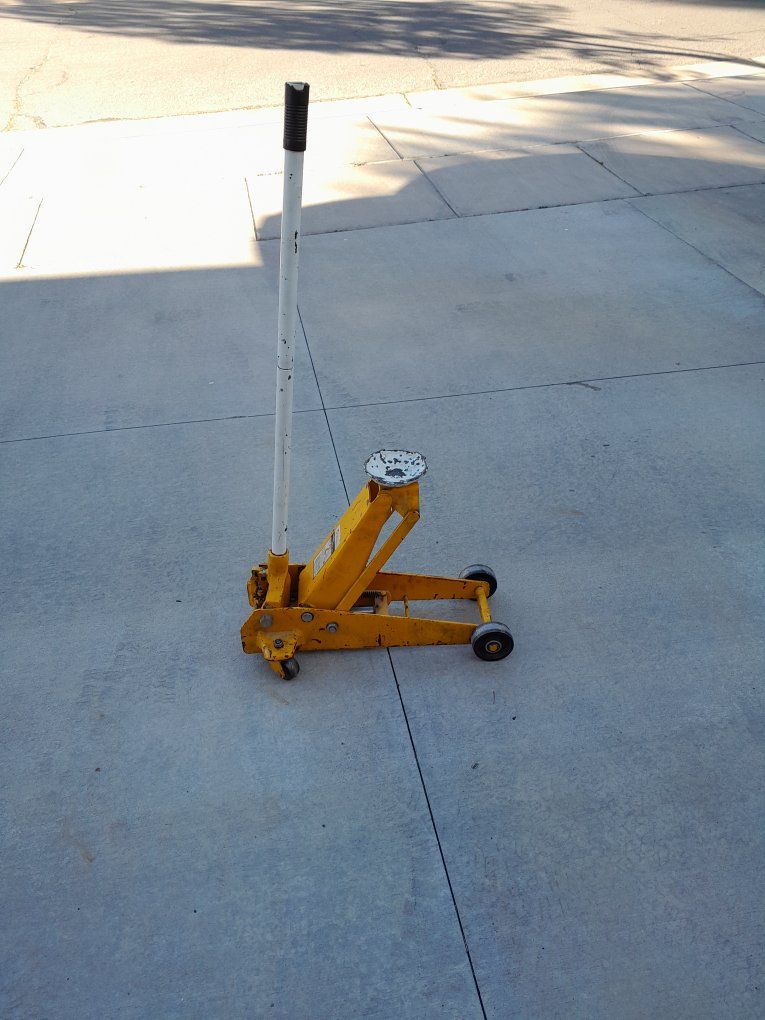 Wilmar 2.25 Ton Garage Jack