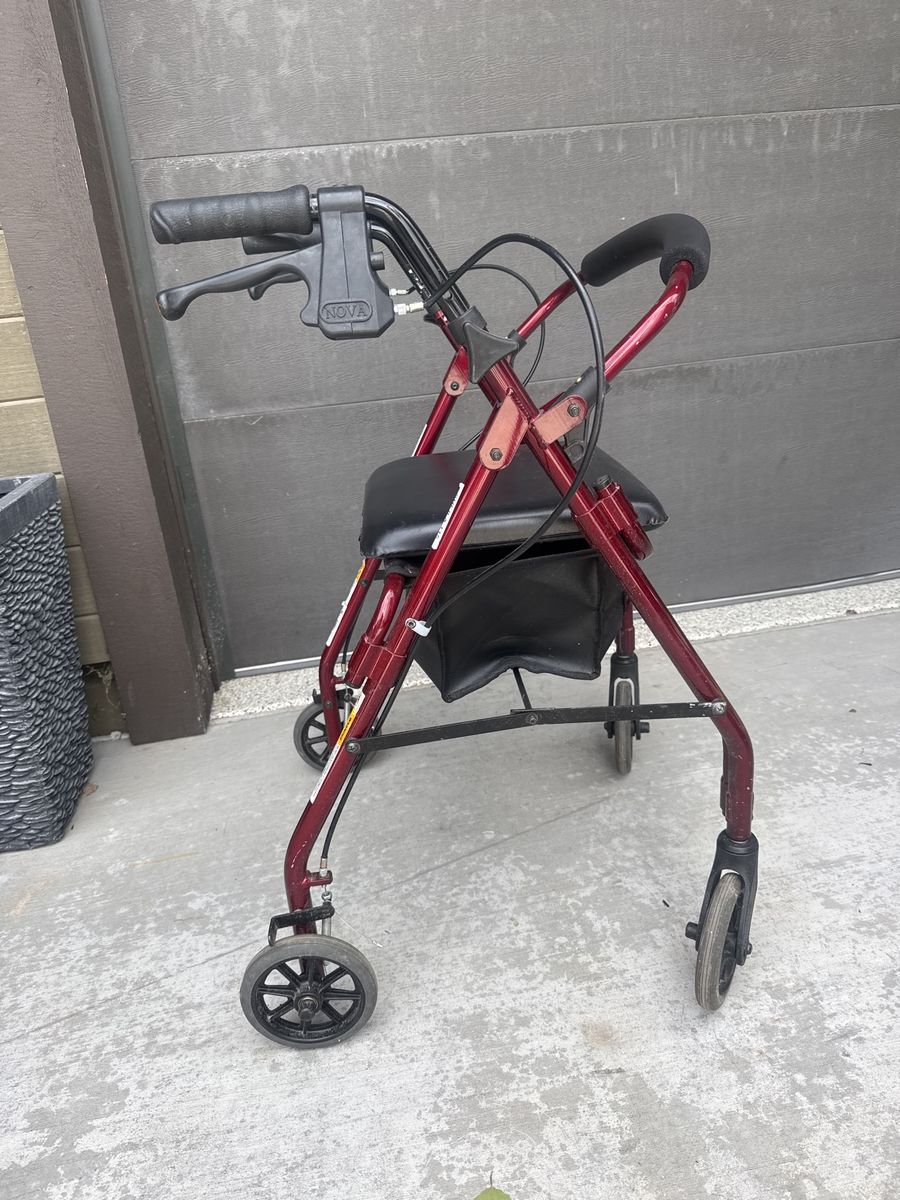 Rolling walker