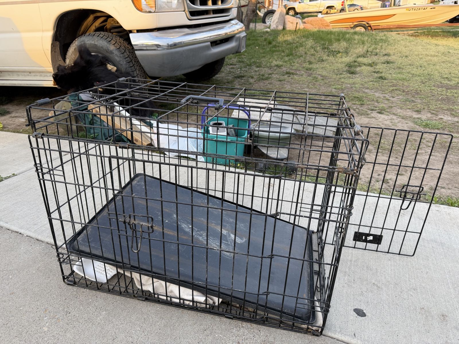 Dog crate (medium)