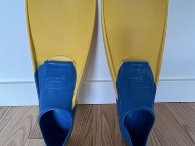 FINIS Yellow and Blue Swim Fins Training Z2 Zoomers Size 1-3