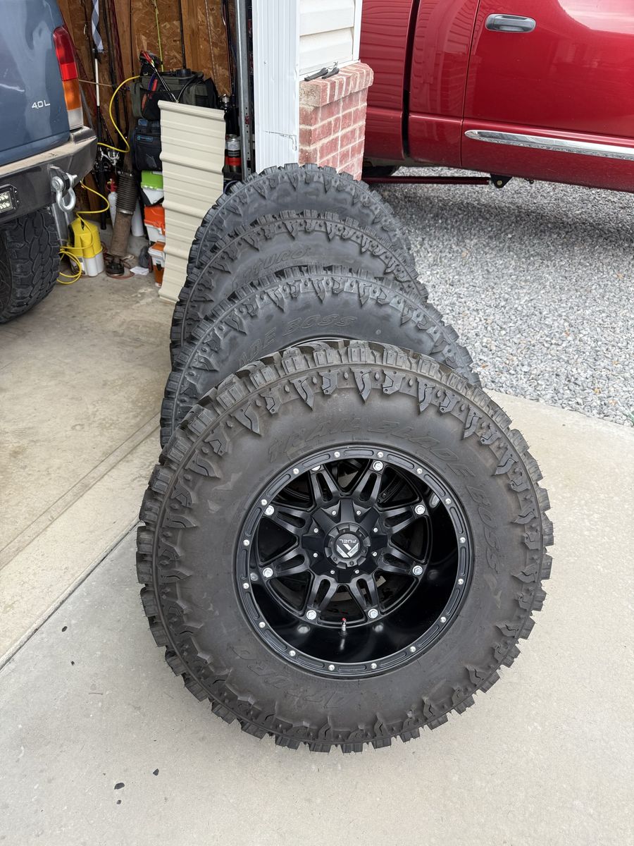 37x13.50r18 wheels and tires for trade