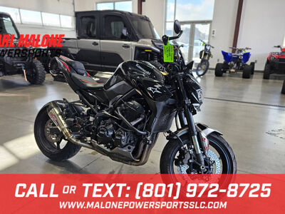 2023 Kawasaki Z900 ABS Metallic Black/Graphite Gra