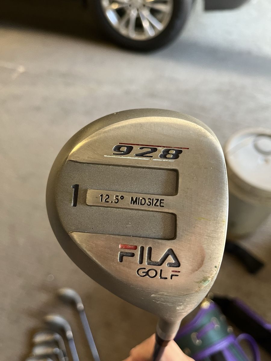 A beautiful set of golf clubs for all female
