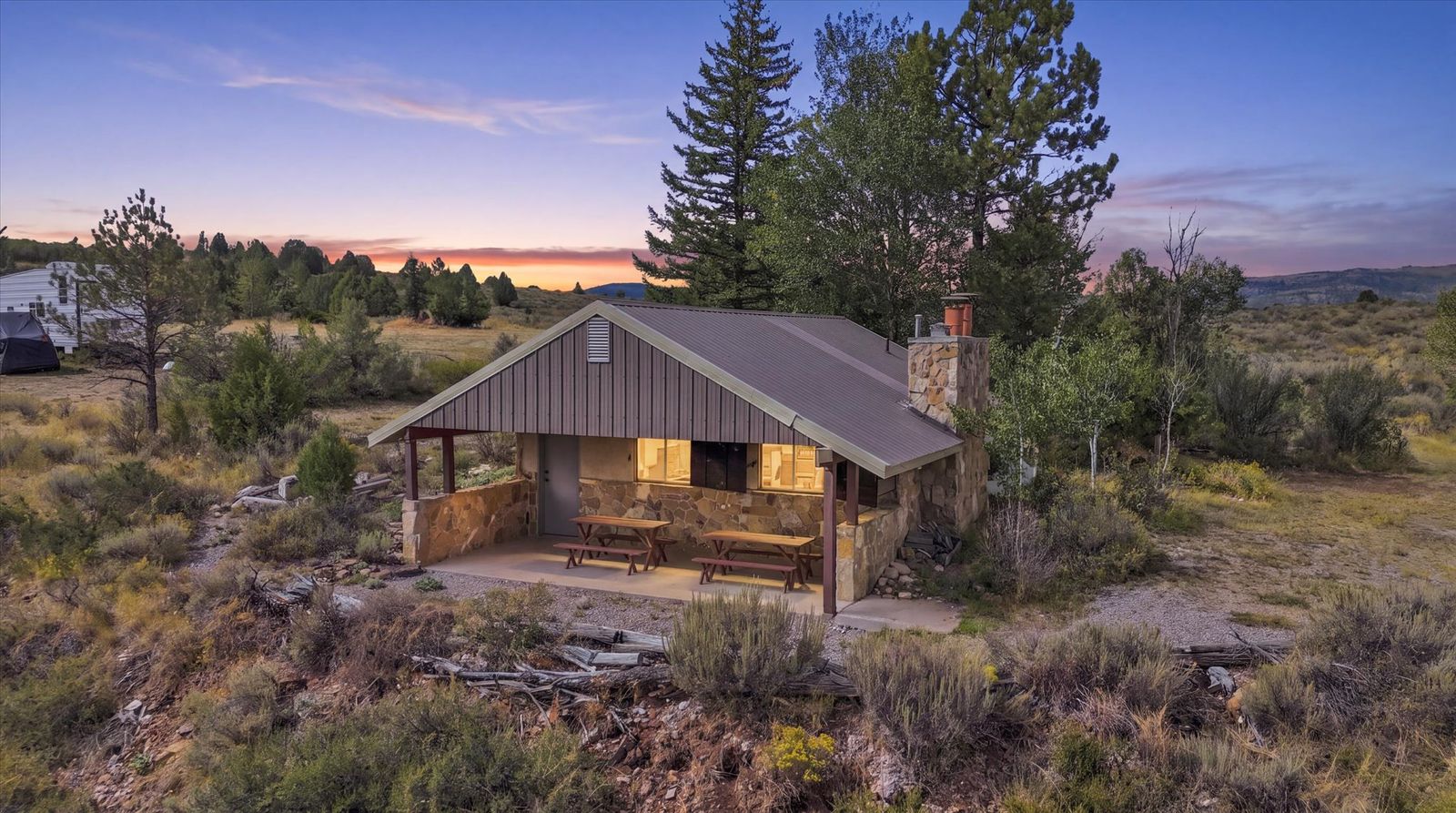 $400,000 | HUNTING CABIN IN SHEEP CREEK COVE | 0.51 ACRES MLS #2182153