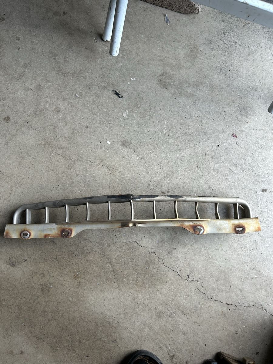 1977-1979 Thunderbird lower front bumper grille