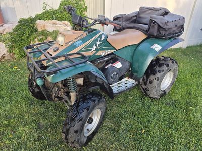 1994 Polaris 300cc 2-Stroke 4x4 ATV Quad - Green, Includes Storage Bags, Ball Hitch