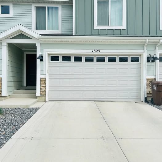 Whole townhouse for rent with completed basement