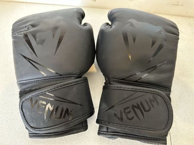 Venum Classic Kids Boxing Gloves Unisex Black 8 oz