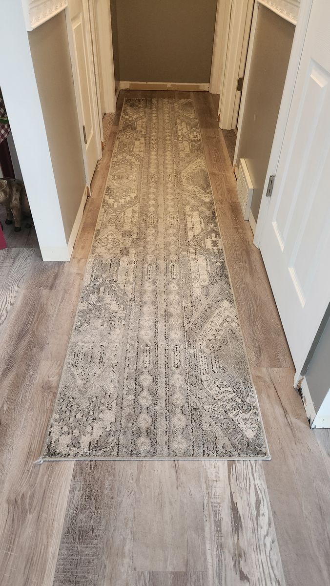 12ft runner rug in good condition.