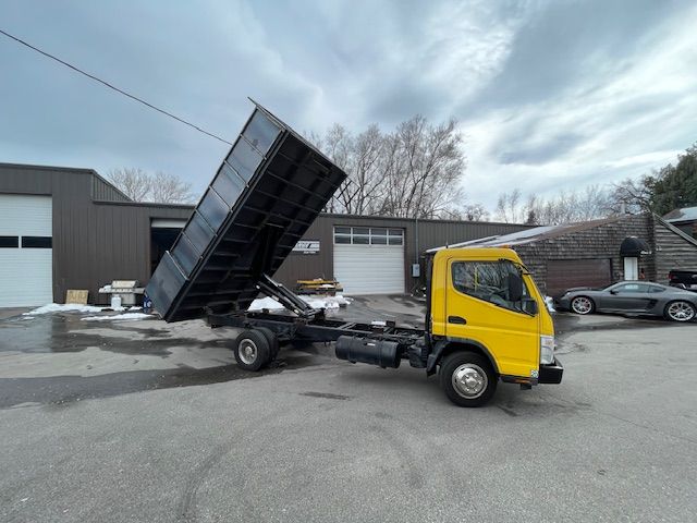 2005 Mitsubishi Fuso FE85D 