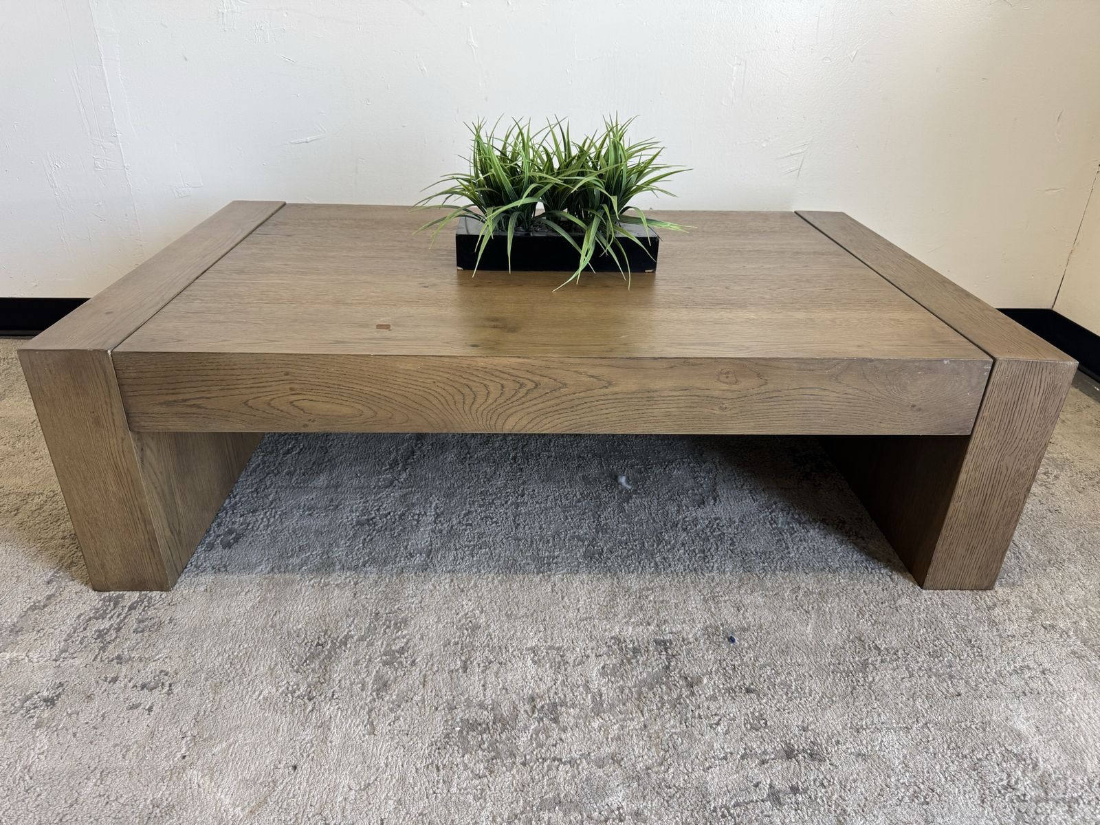 COSTCO PIKE & MAIN 55 INCH COFFEE TABLE 