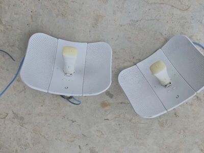 2 Ubiquiti airMAX Outdoor Wireless Antennas / Access Points – PoE Powered