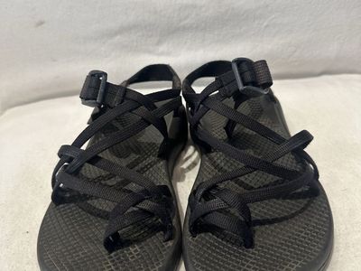 Chaco women’s size 7 three strand, black, hiking sandals