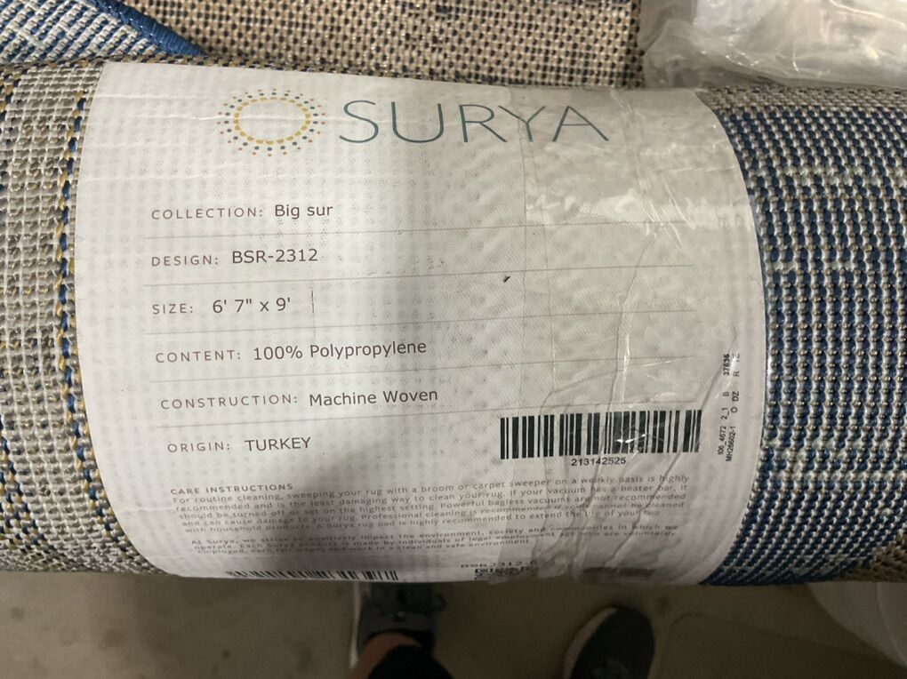 New Surya Area Rug 6'7x9' - New