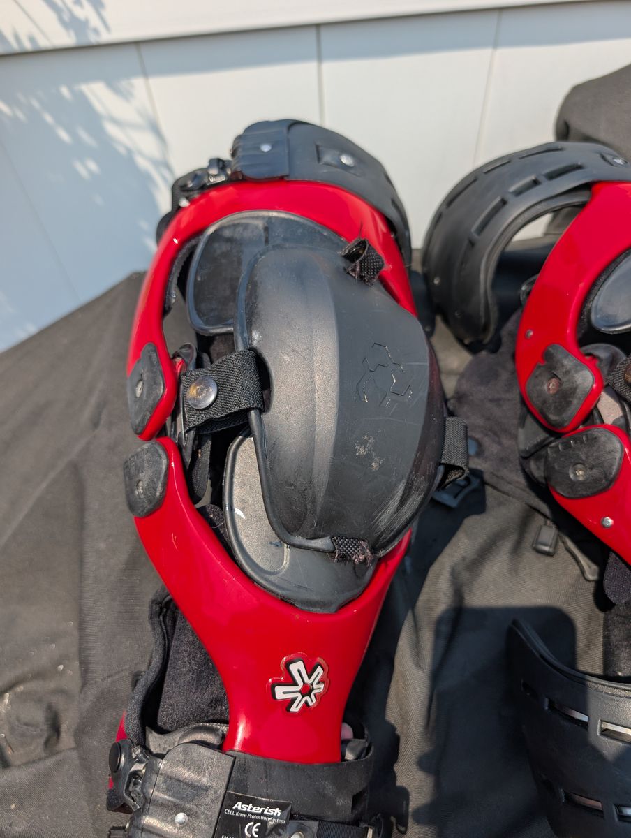 Astrix Motocross Knee Braces — Pair Good Shape