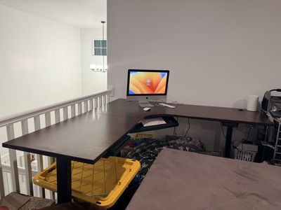 Sitting/standing desk