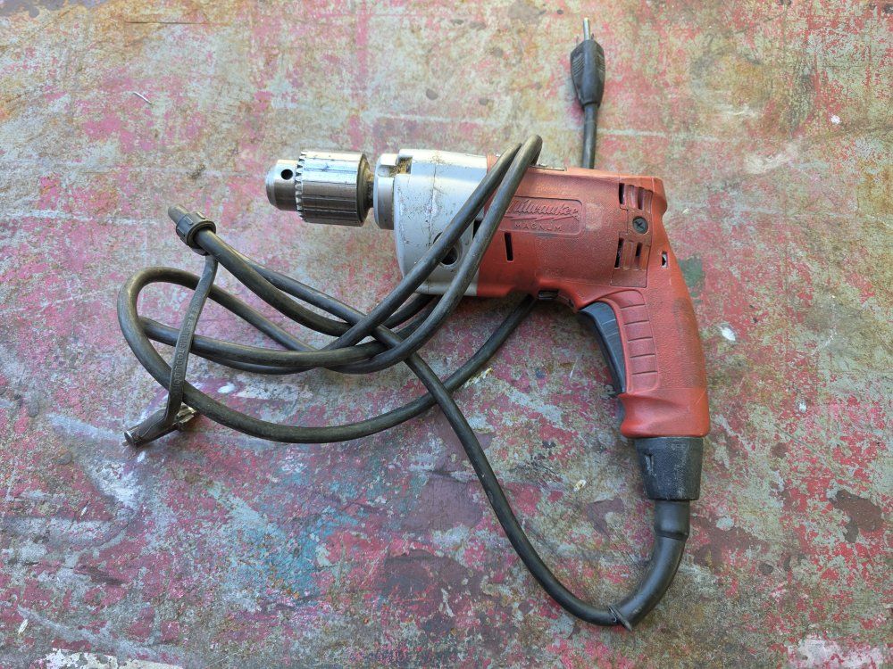 Milwaukee 1/2 in drill,