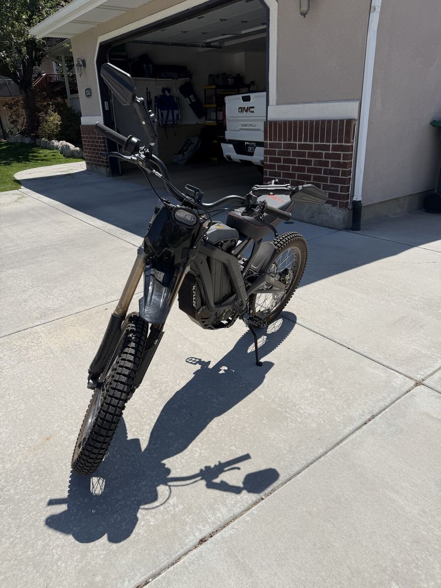 Surron Light Bee. Like new with lots of upgrades.