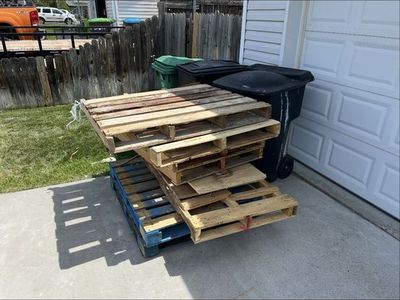 FREE PALLETS