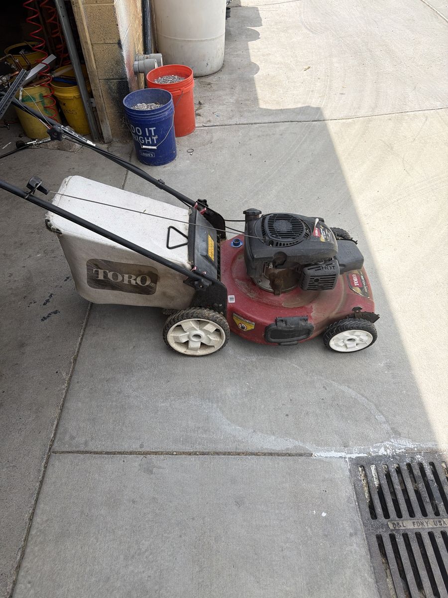 Toro Recycler Gas Walk-Behind Push Lawn Mower with Grass Bag - Used