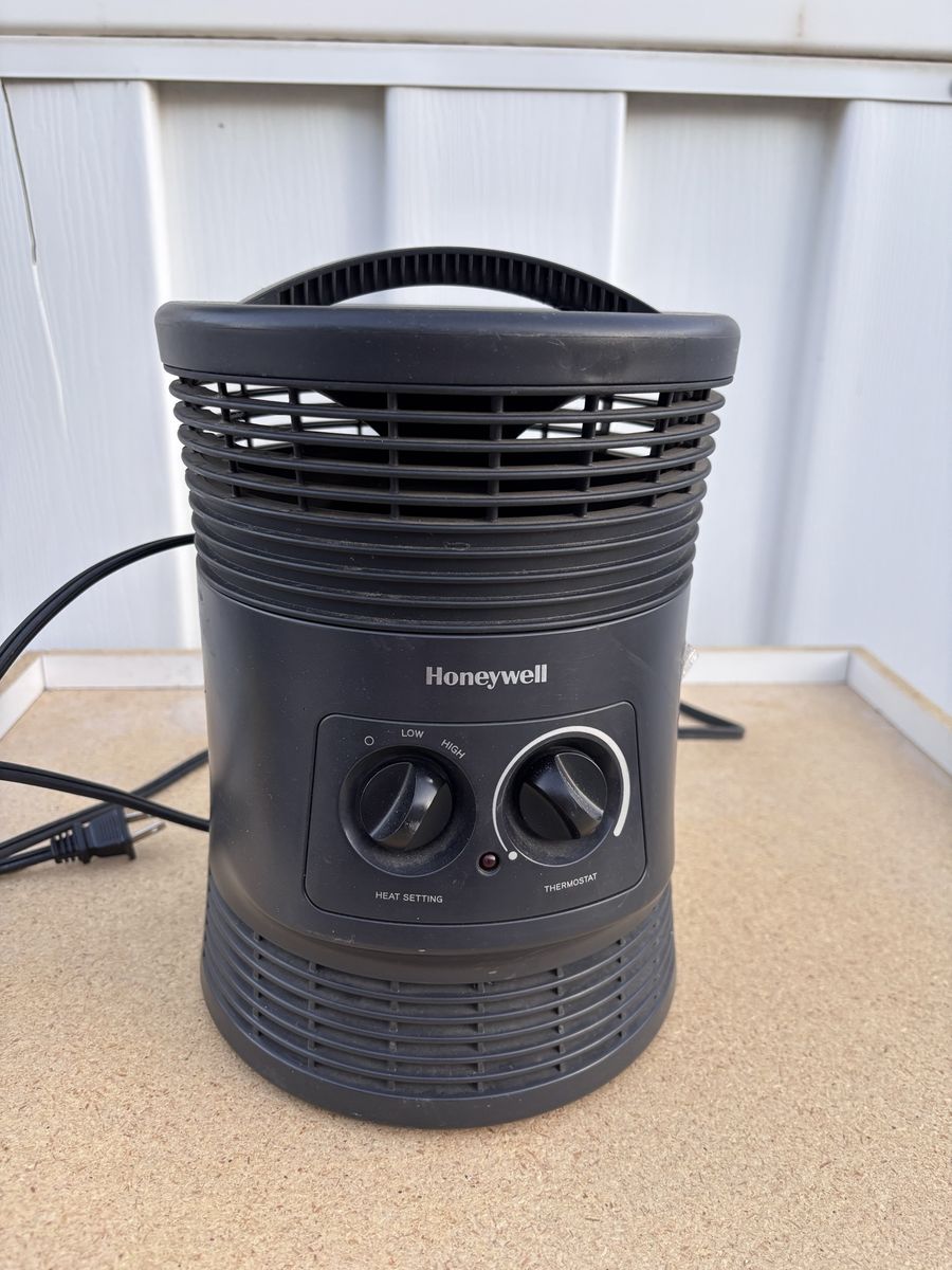 Honeywell space heater perfect for under a desk