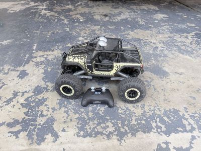 Jeep RC Rock Crawler Remote Control Car - 2.4GHz Off-Road Vehicle with Controller