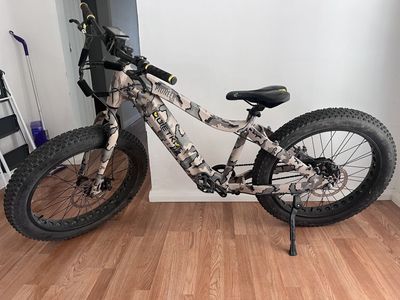 QuietKat Pioneer 7.5 Electric Fat Tire Mountain Bike Camo Pattern (6 Miles)