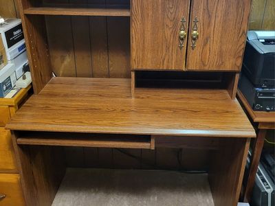 Vintage Wood Grain Office Desk with Hutch and Pull-Out Keyboard Tray