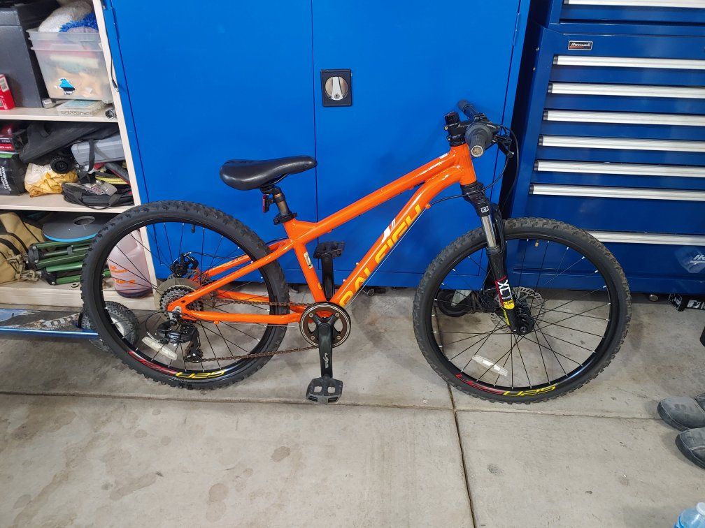 Raleigh Tokul 24" Tires Mountain Bike, Front Shocks Disc Brakes Kids