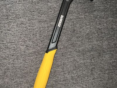 New Dewalt 28oz Milled Face Hammer