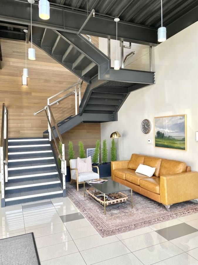 Main image 10