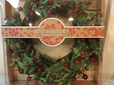 Home Deco Gift Sets Wreath Premium 9” New In Box