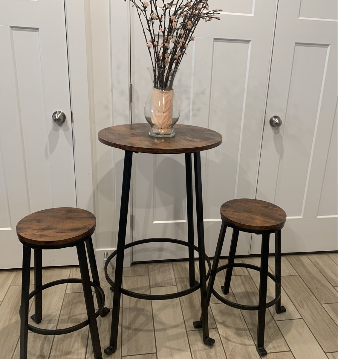Like New Bar Height Table & Stools