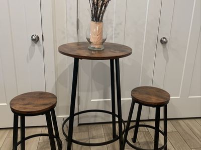Like New Bar Height Table & Stools