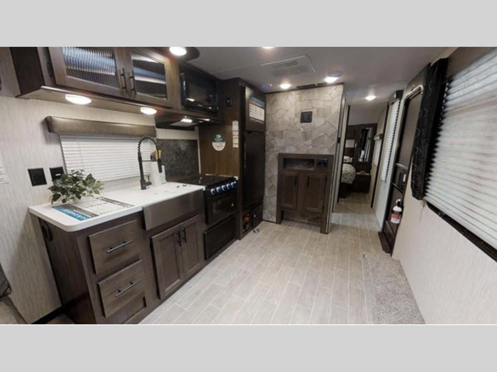 Used 2020 Forest River RV Cherokee Grey Wolf Black Label 25RRTBL