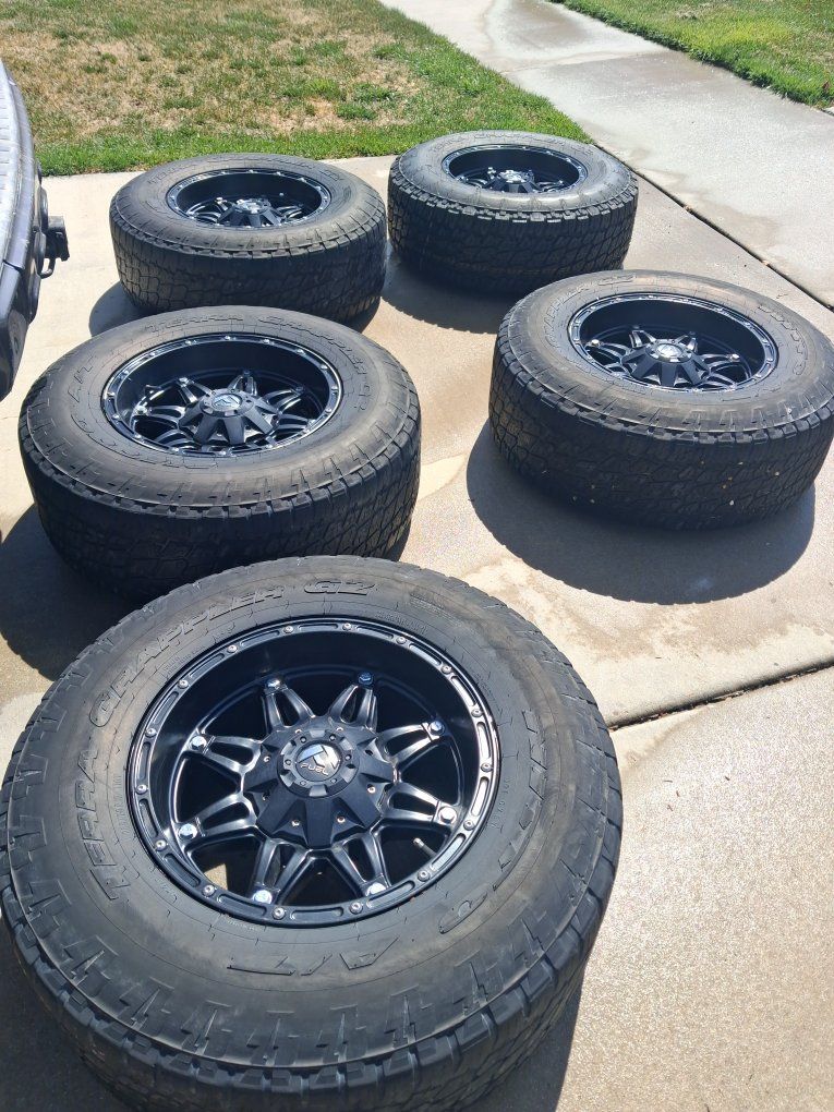 Set of 5 Fuel wheels with Nitto Terra Grappler G2 285/75/R17 (33") 17"
