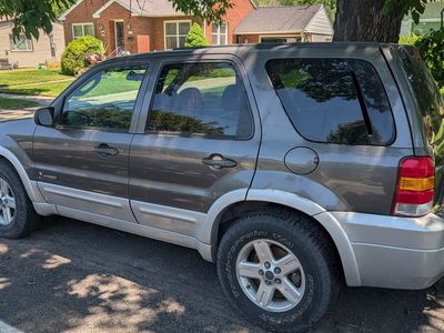 2005 Ford Escape Hybrid AWD - (For Parts)