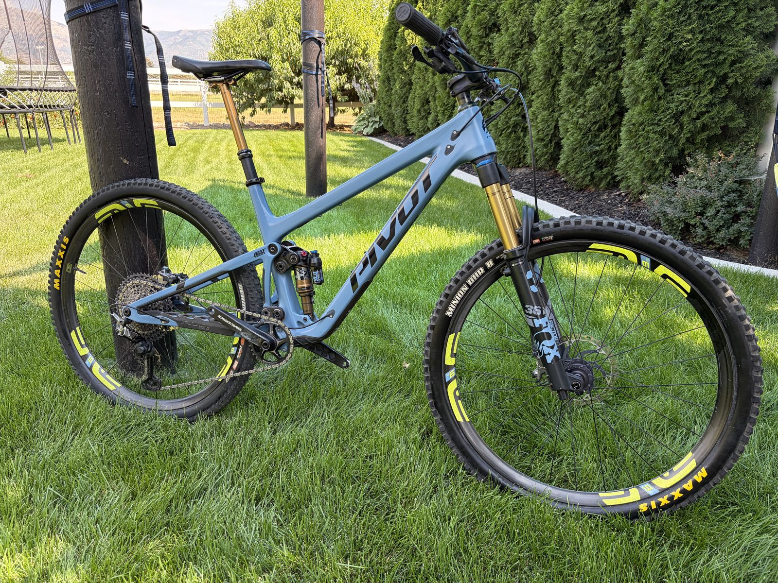 Pivot Trail 429 Mountain Bike - Fox 36 Factory, ENVE M6 Carbon Wheels, Shimano XTR/XT