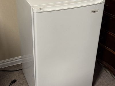 Magic Chef Mini Fridge