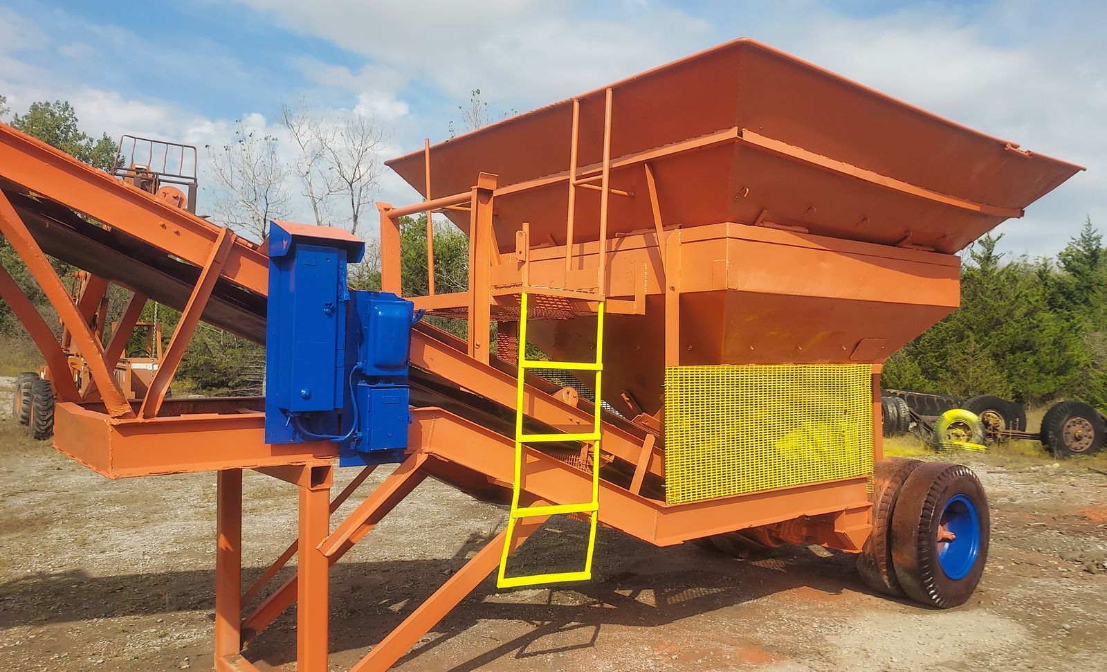Surge Bin with Conveyor Belt – Feed Hopper - 8 Ton Capacity for Asphalt, Gravel, or Mining