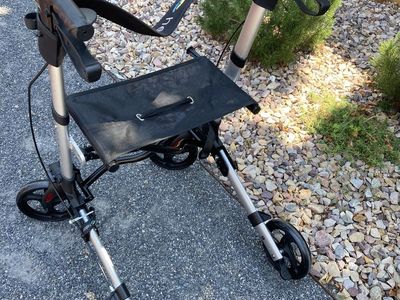 Helavo Folding 4 wheeled Rollator Walker with Seat, Backrest, and Ergonomic Handles and Large Wheels