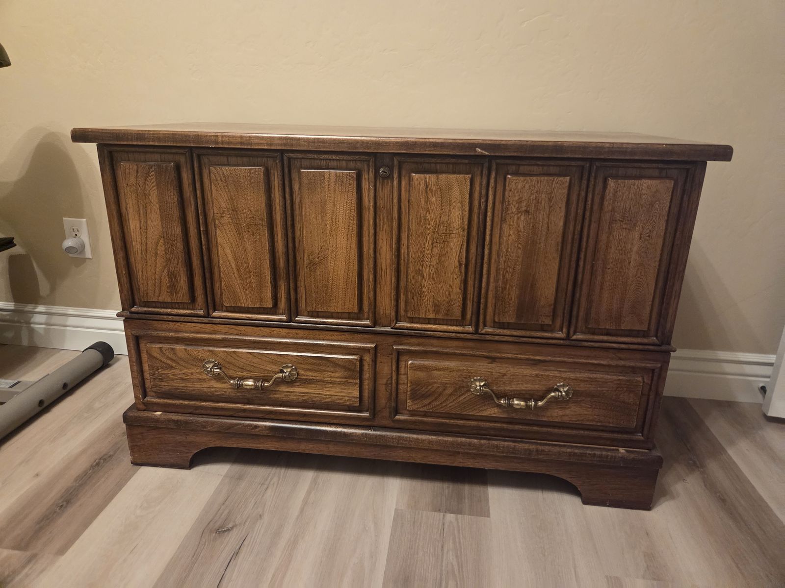 Lane cedar chest