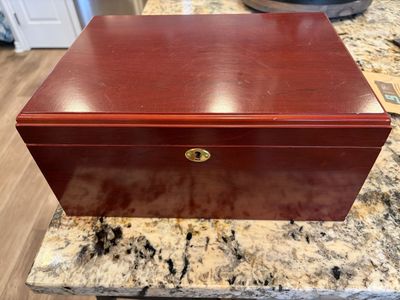 Wooden Cigar Humidor Box with Built-In Hygrometer and Keyhole Accent