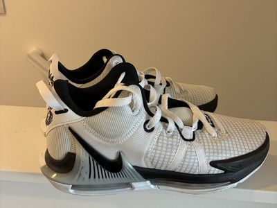 Nike LeBron Witness 8 White Black Basketball Shoes Men's Size 8.5