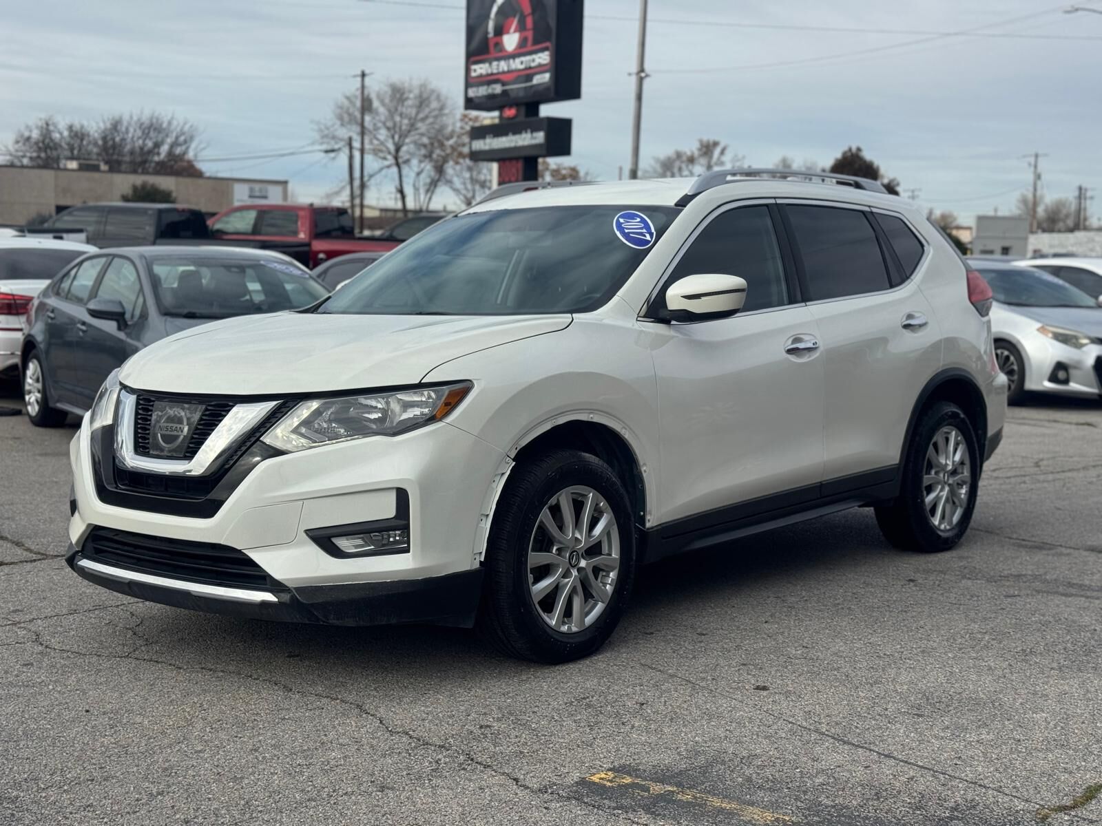 2017 NISSAN ROGUE SV