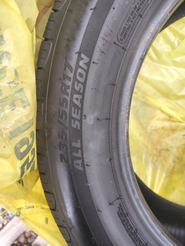 Les Schwab Road Control 2 235/55R17 All-Season Tires