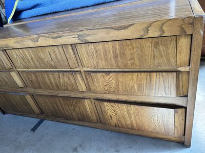 Huntley by Thomasville Lowboy Dresser 9-Drawer Solid Wood Good Working Condition.